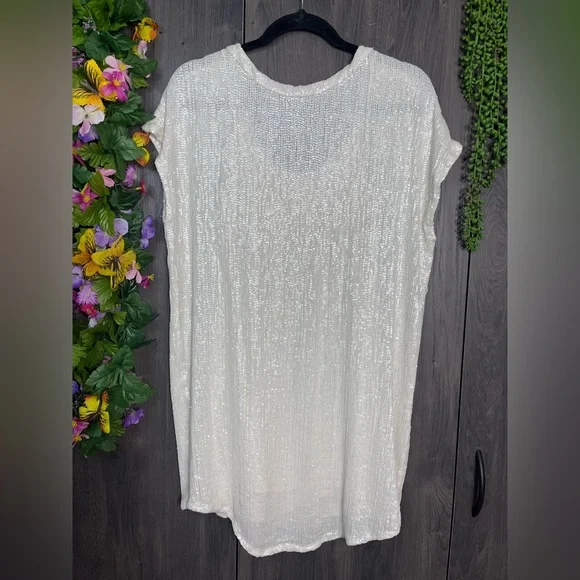 diane von furstenberg white sequin dress NWT Diane von Furstenberg White fitted Sequin dress ( Size 6 )